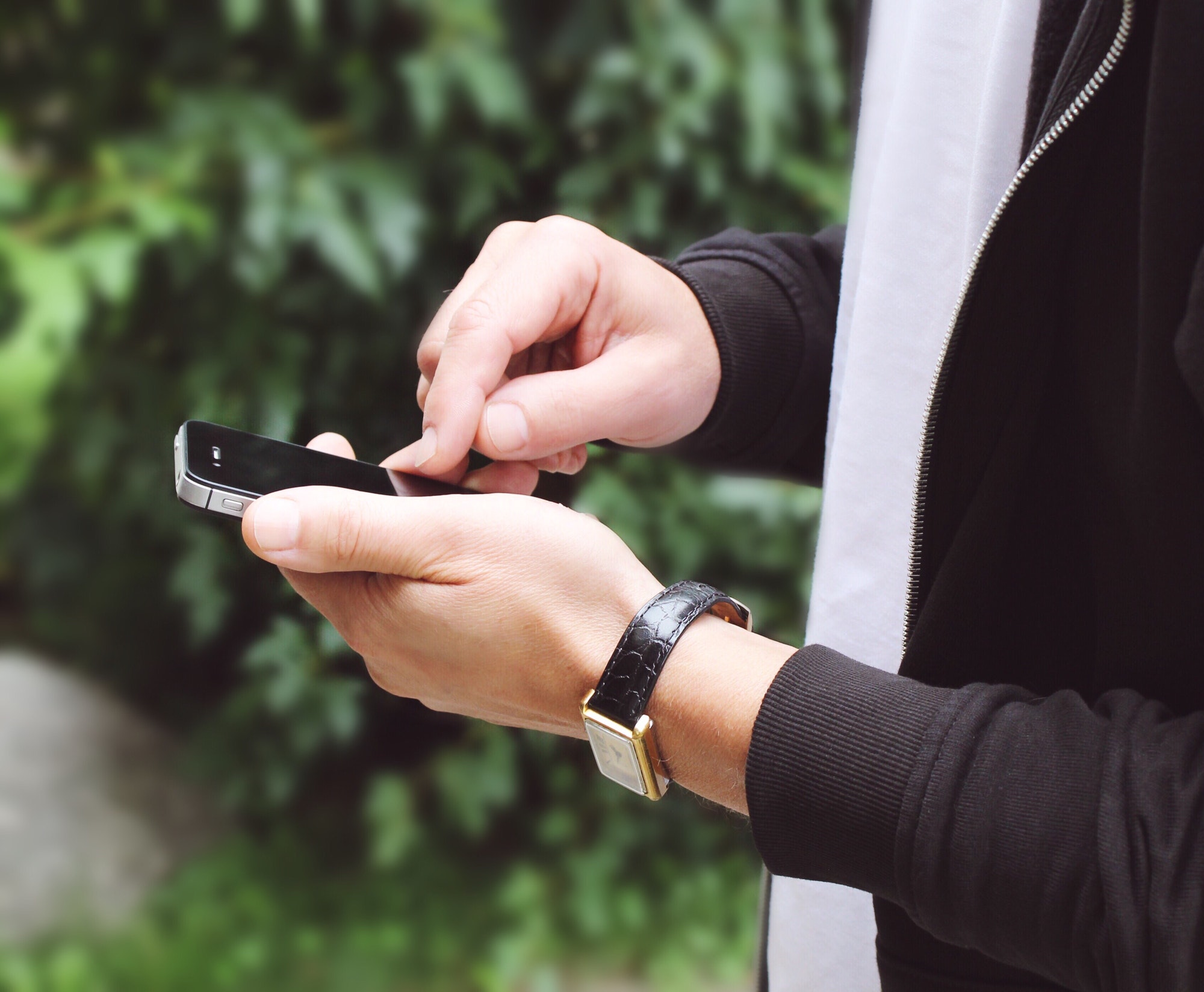 Sagesse sans attente: Pourquoi choisir la voyance par SMS