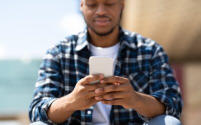 Un message du destin: Comment la voyance par SMS façonne l’avenir