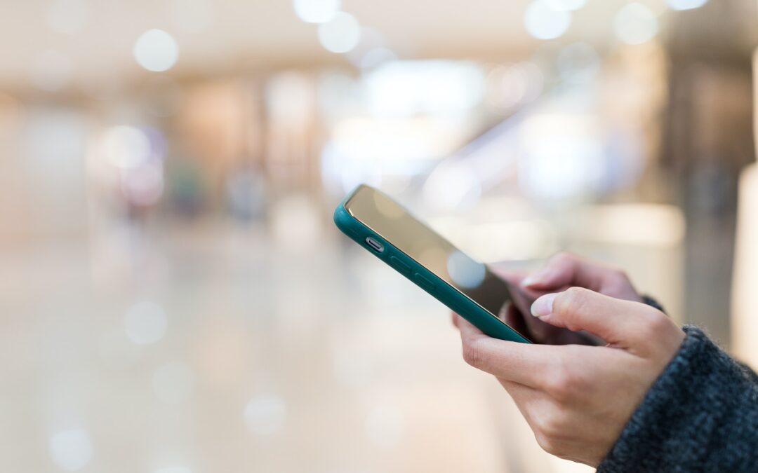 Naviguez dans l&rsquo;inconnu: Découvrez la voyance SMS et ses réponses instantanées