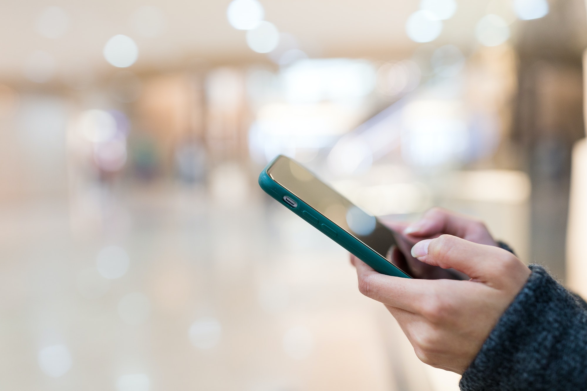 Naviguez dans l&rsquo;inconnu: Découvrez la voyance SMS et ses réponses instantanées