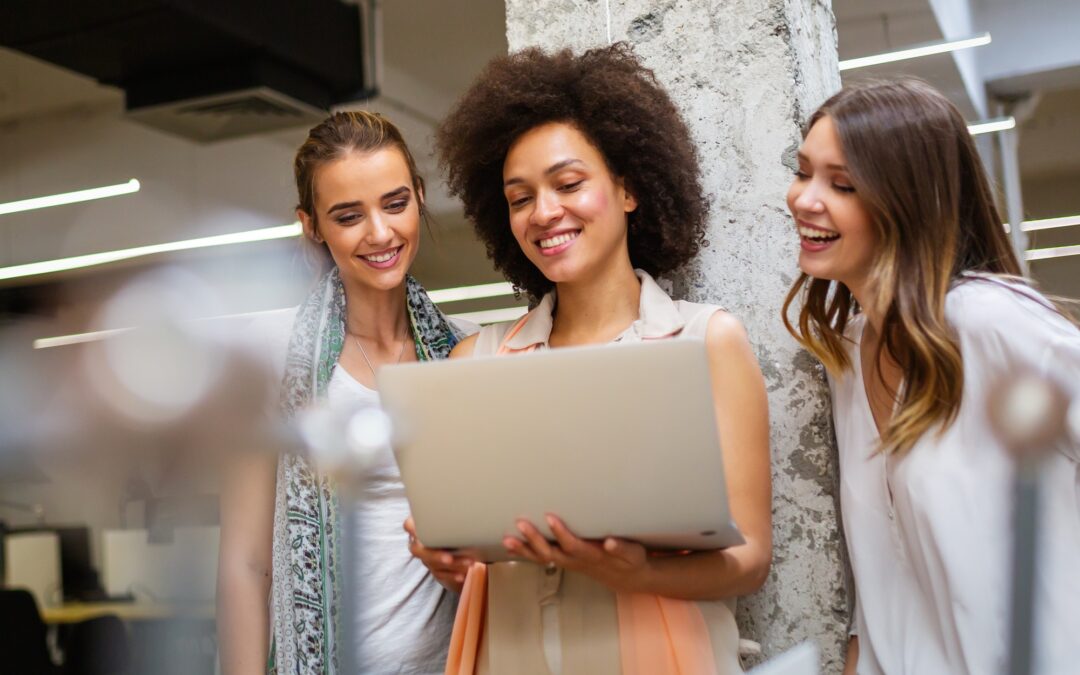 Voyance par tchat : comment elle transforme votre relation avec votre voyant ?